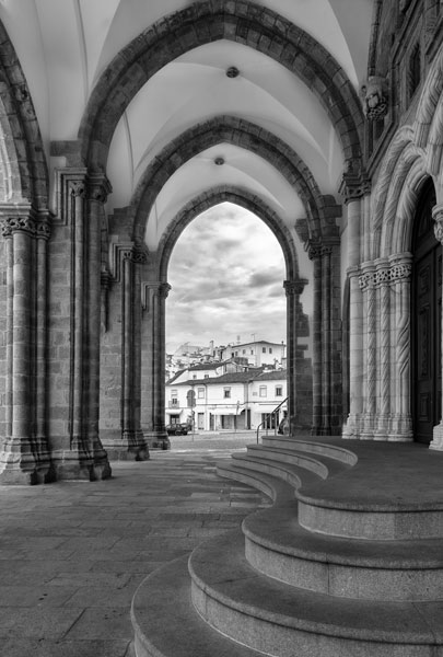 Evora Cathedral BW